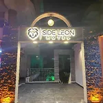 Leon * Side